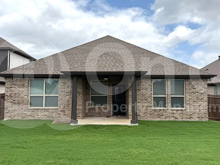1005 Whitehall Ln — Photo 22