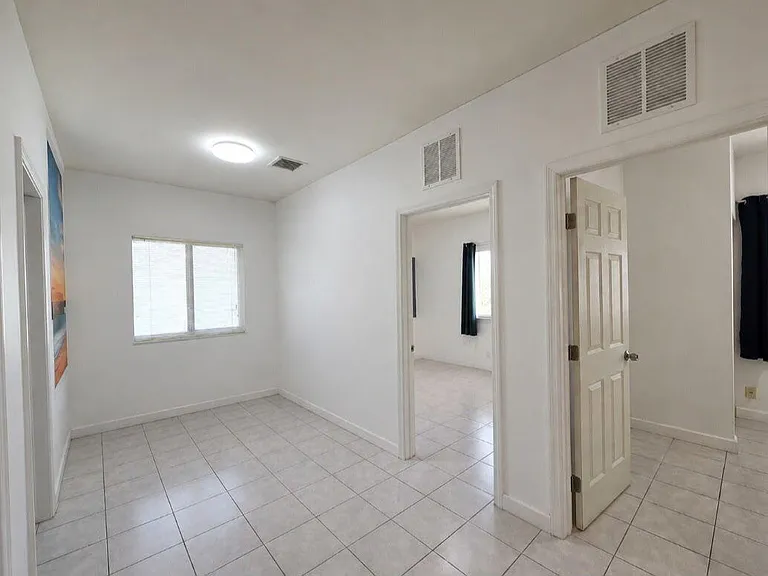1922 Garfield St #3 — Photo 4