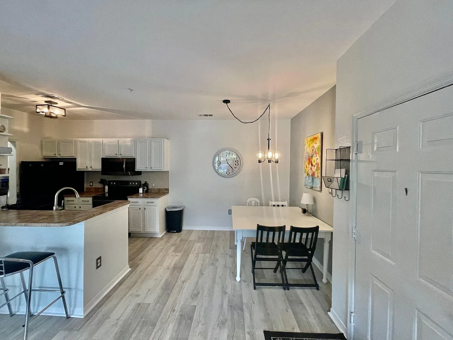 1 bed, 742 sqft, $1,800 — Photo 2