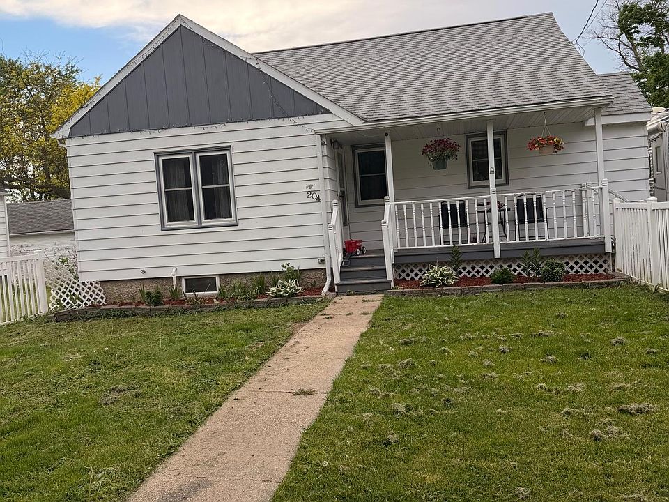 1st image of 204 3rd St