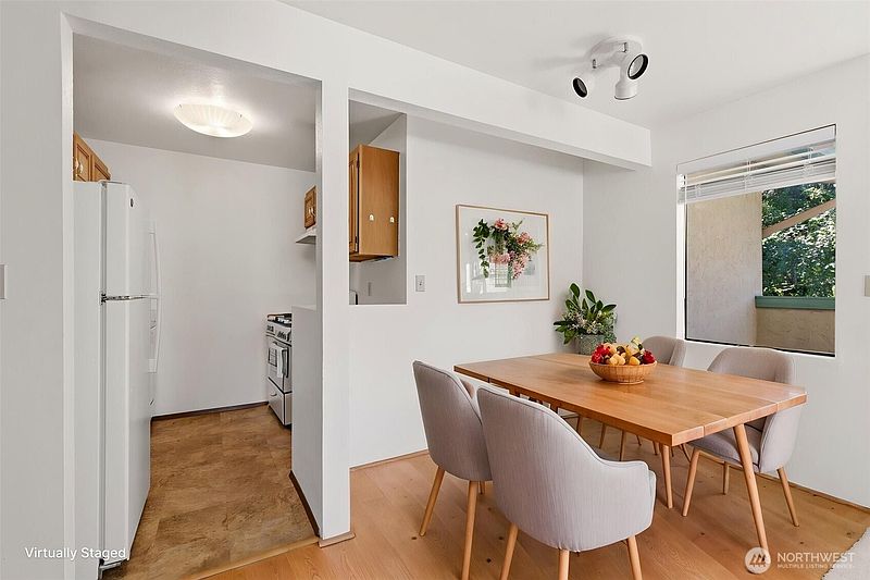 4th image of 3024 NE 143rd Street #301