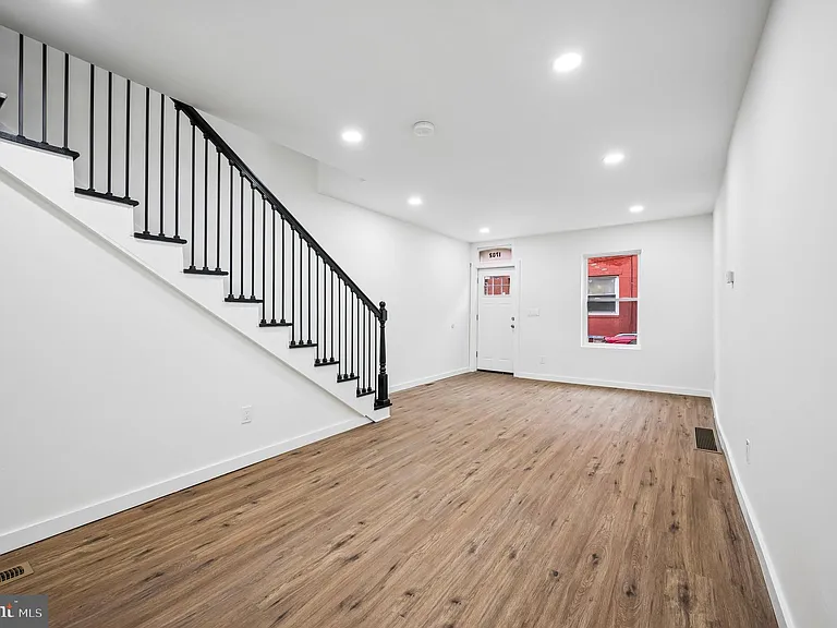 1702 N Stillman St — Photo 2