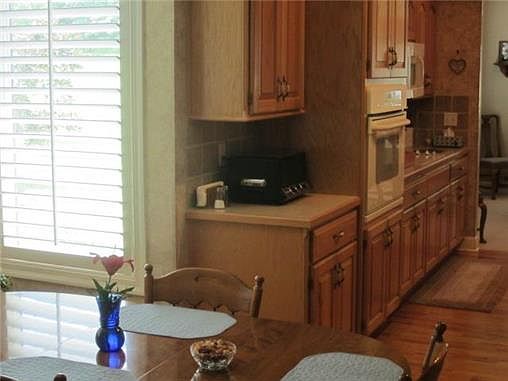 5th image of 428 SW Wintergarden Dr