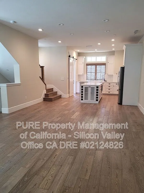 4 bed, 3.5 bath, 2165 sqft, $7,200 — Photo 3