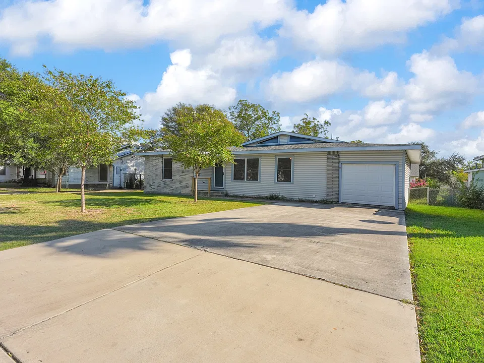 218 Eureka Dr