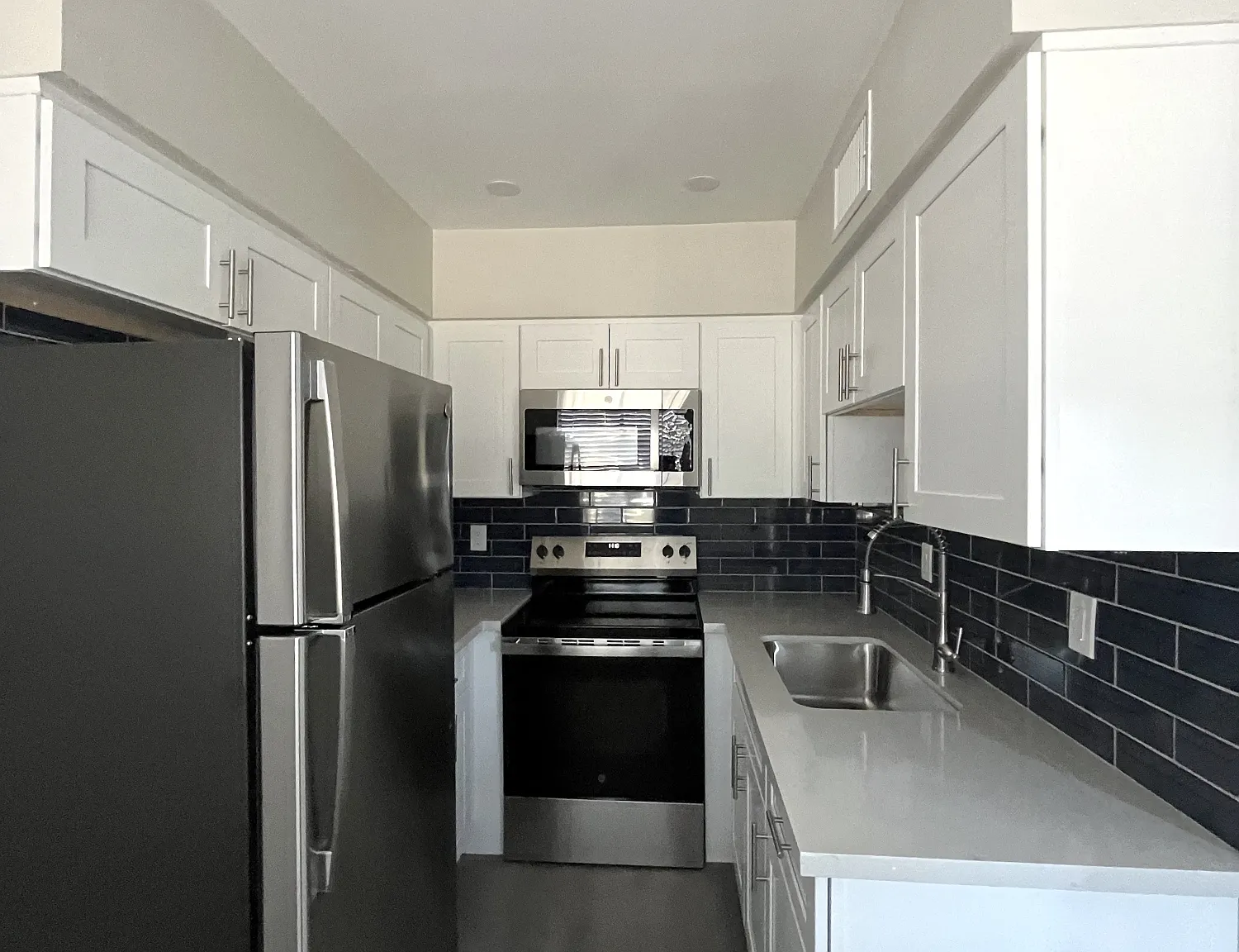East Vista — Photo 1
