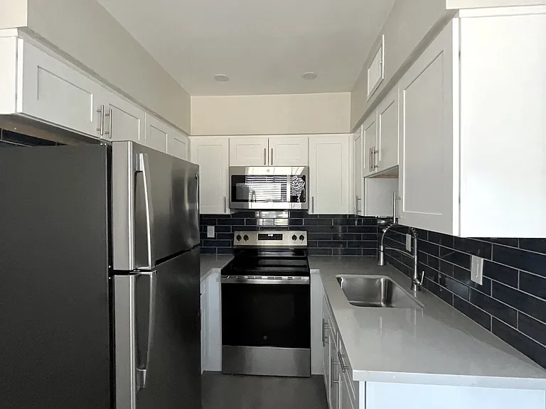 East Vista — Photo 1