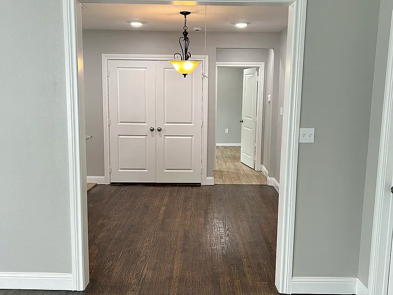 609 S Palmer Ave — Photo 2