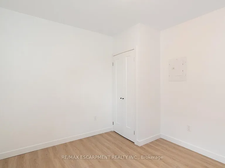127 Victoria Ave S #6 — Photo 24