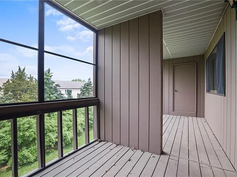196 Old River Rd #5-F — Photo 19