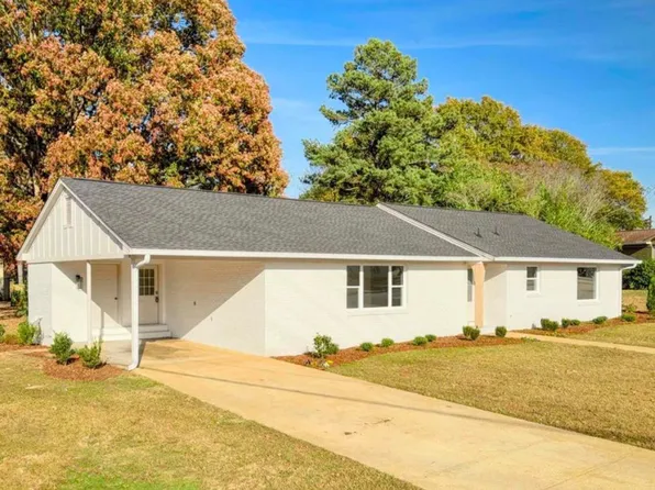 2112 Woodmont Dr SE, Decatur, AL 35601