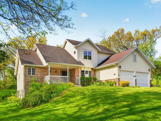 W7183 Breneman Rd, Pardeeville, WI 53954