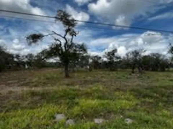 401 N Traylor Ave, Rockport, TX 78382