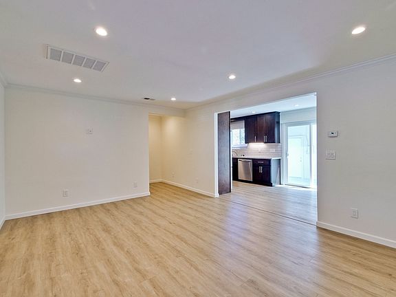 5th image of 542 Laurel St