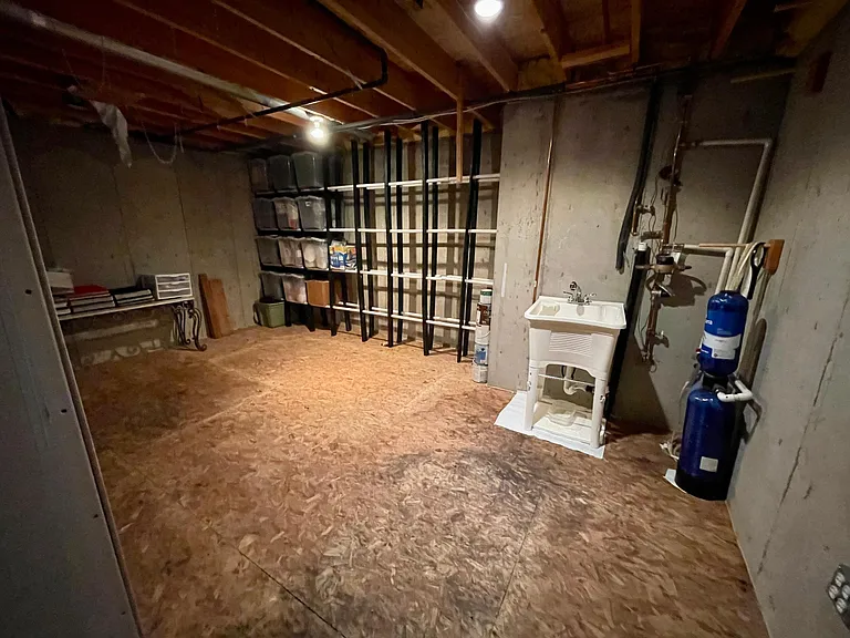 Basement storage room for your use.