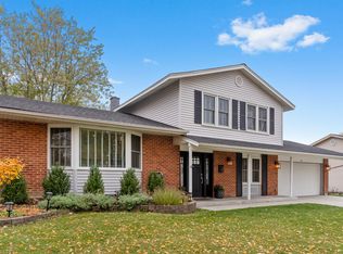 925 Charleston Ln, Hoffman Estates, IL 60192