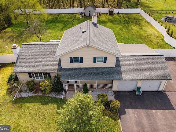 2nd image of 115 Edgebrook Rd