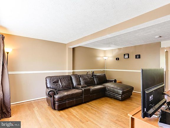 3rd image of 7674 Fairbanks Ct