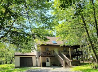3312 Black Cherry Ct, Long Pond, PA