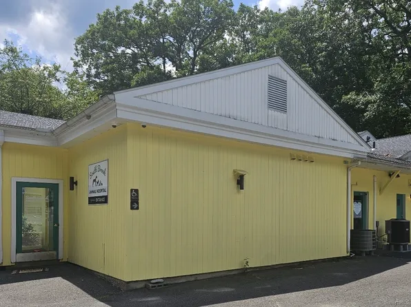 431 Sherman Hill Road, Woodbury, CT 06798