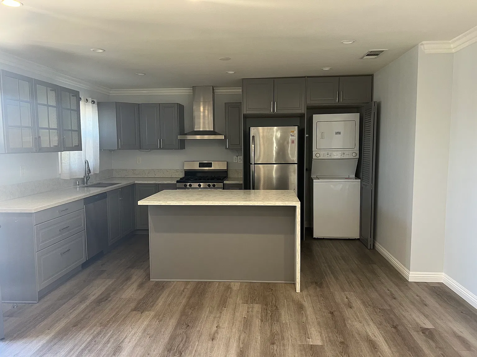 2 bed, 1200 sqft, $3,900 — Photo 1