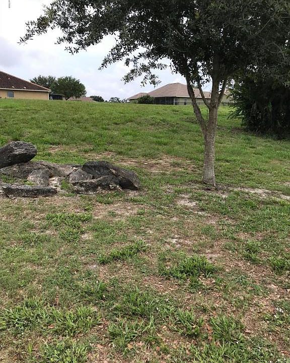 2nd image of 3895 Oakhill Dr