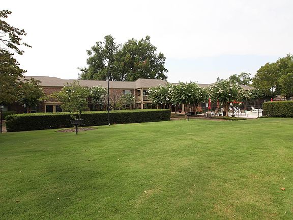4th image of 1204 Chamberlain Dr APT 9