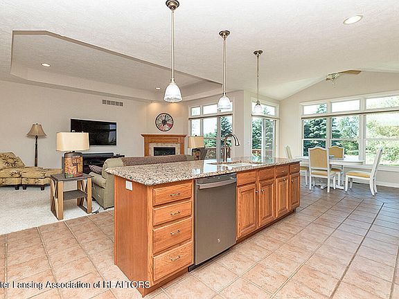 5th image of 1223 Berkshire Dr