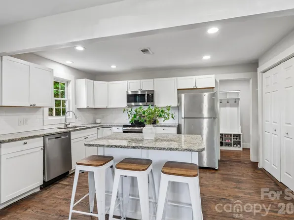1824 Double Oaks Rd, Charlotte, NC 28206