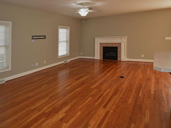 2nd image of 332 Wyndhurst Dr