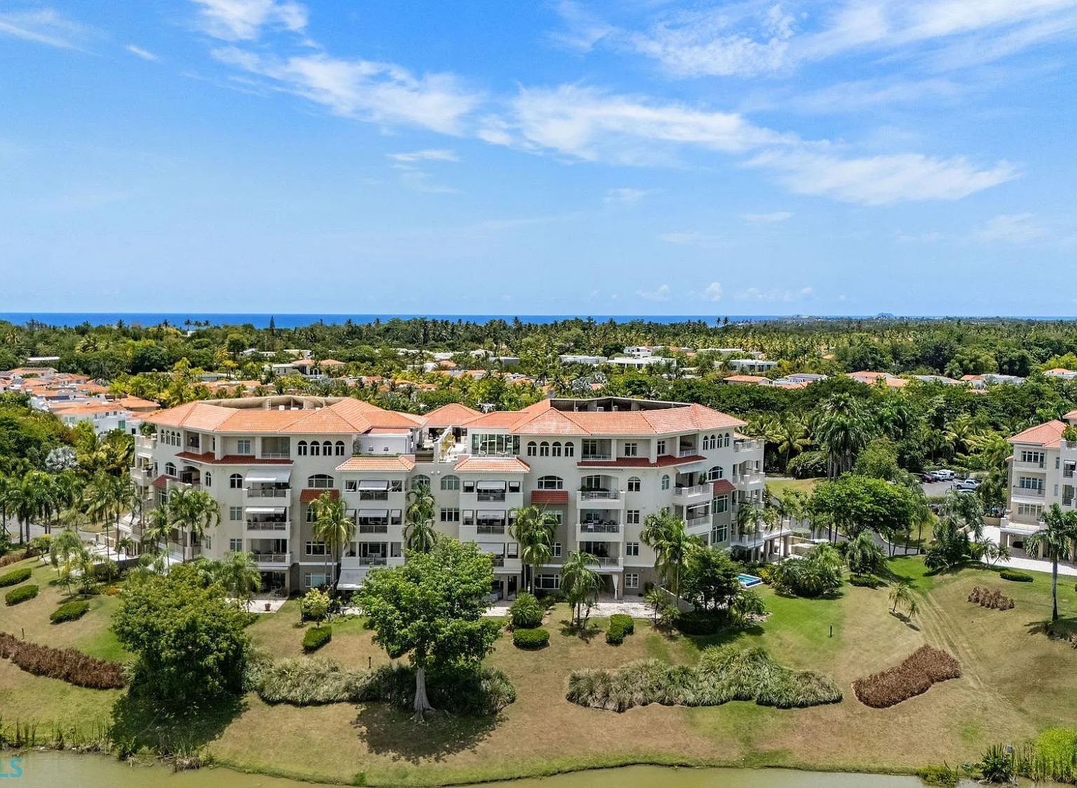 Plantation Village, Dorado Beach (Condominio) — Photo 1