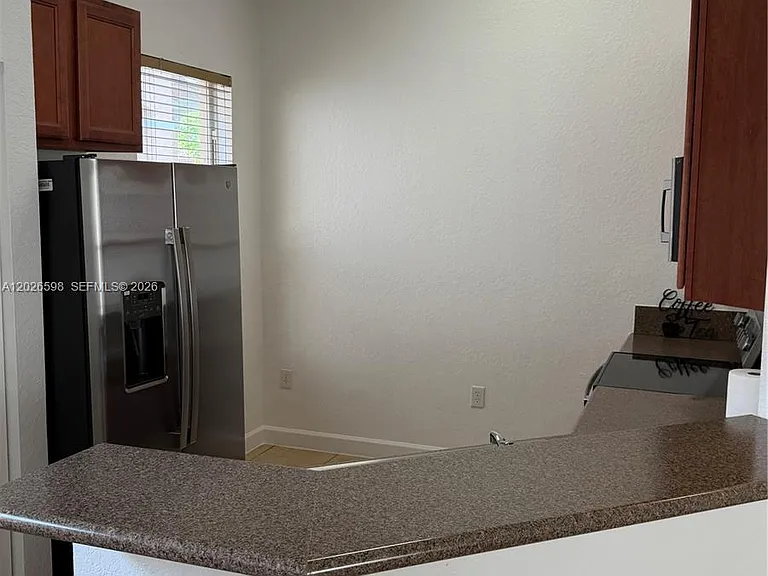 3951 NE 11th Dr — Photo 5