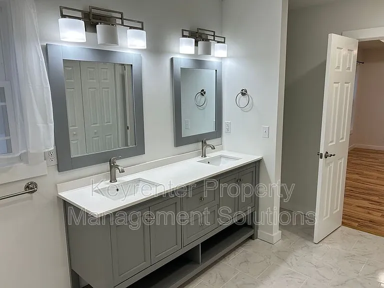 317 Sterling St #B — Photo 19