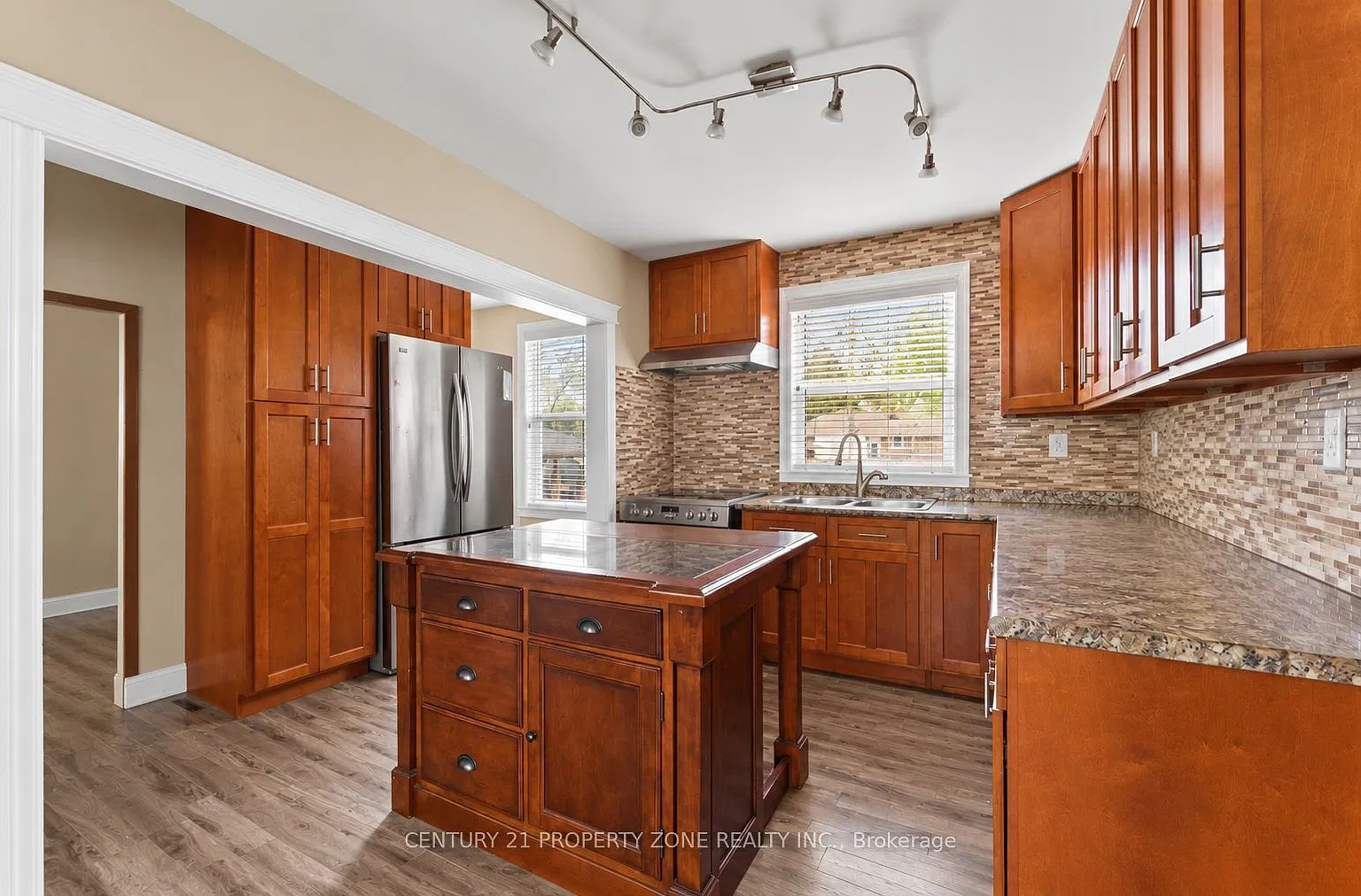 3 bed, $2,499 — Photo 4