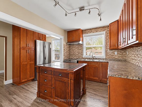 4th image of 2563 Meldrum Rd