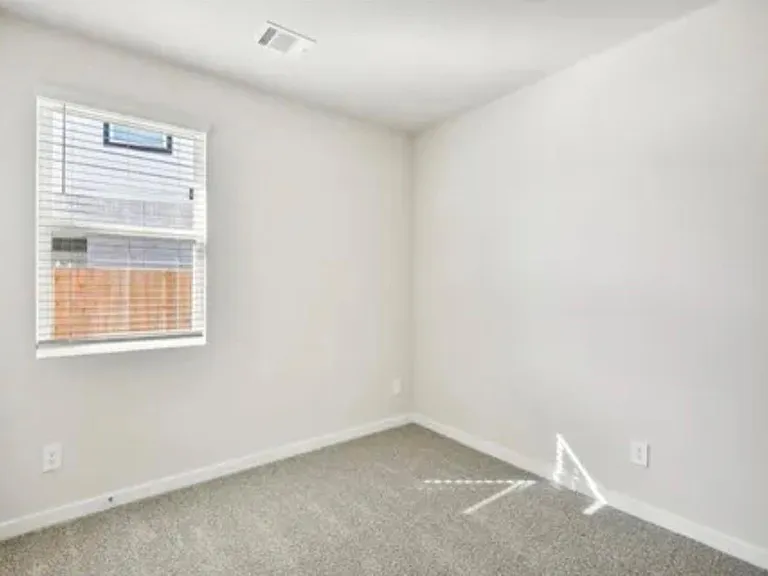 9450 Herons Preserve — Photo 32
