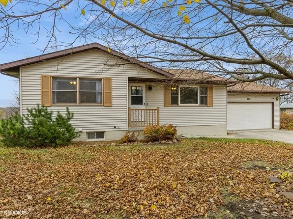 309 Vine Ave NE, Mitchellville, IA 50169