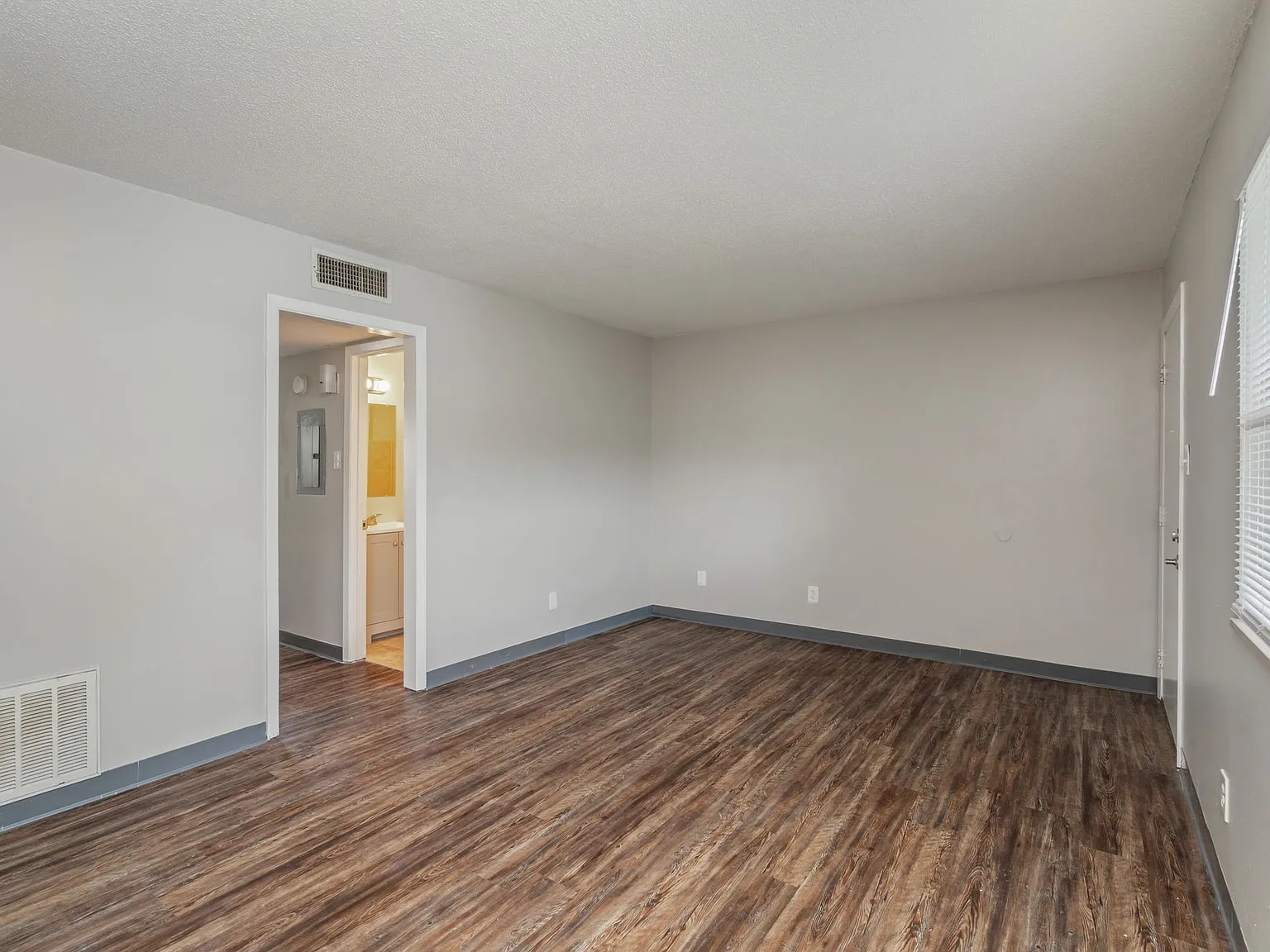 (ACHHD) 2716 Holbrook Drive Apts (12 Units) - 5 — Photo 4