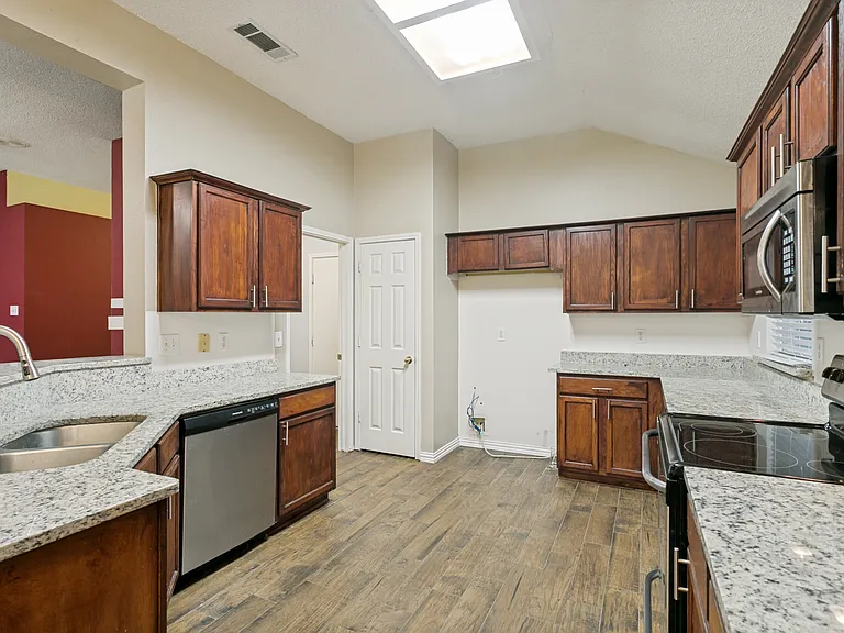 3004 Norwich Ln — Photo 9