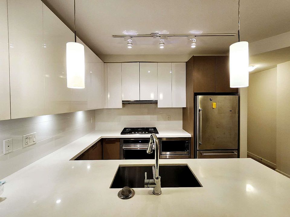 1st image of 3080 Lincoln Ave #2605