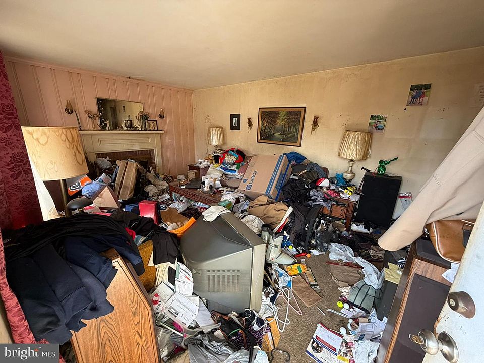 2nd image of 10220 Maxine St