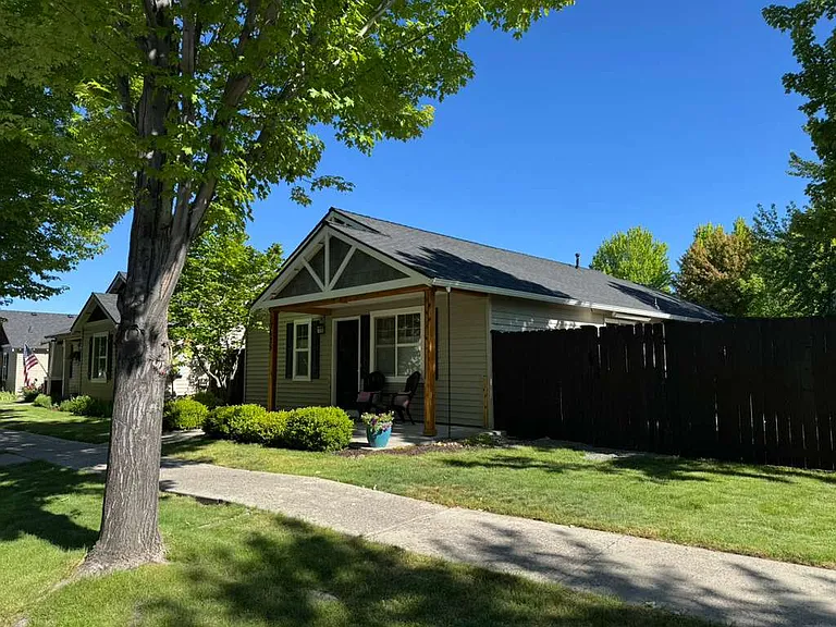 20635 Daisy Ln — Photo 3