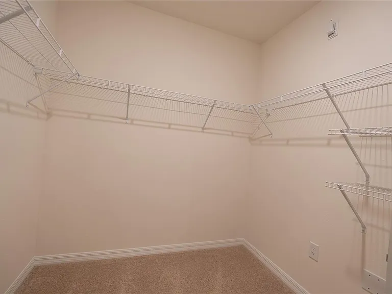 444 Taylor Groves Dr — Photo 36