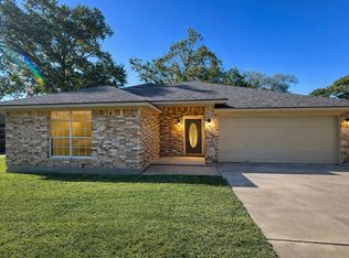 216 Sleepy Hollow Dr, Lake Jackson, TX 77566