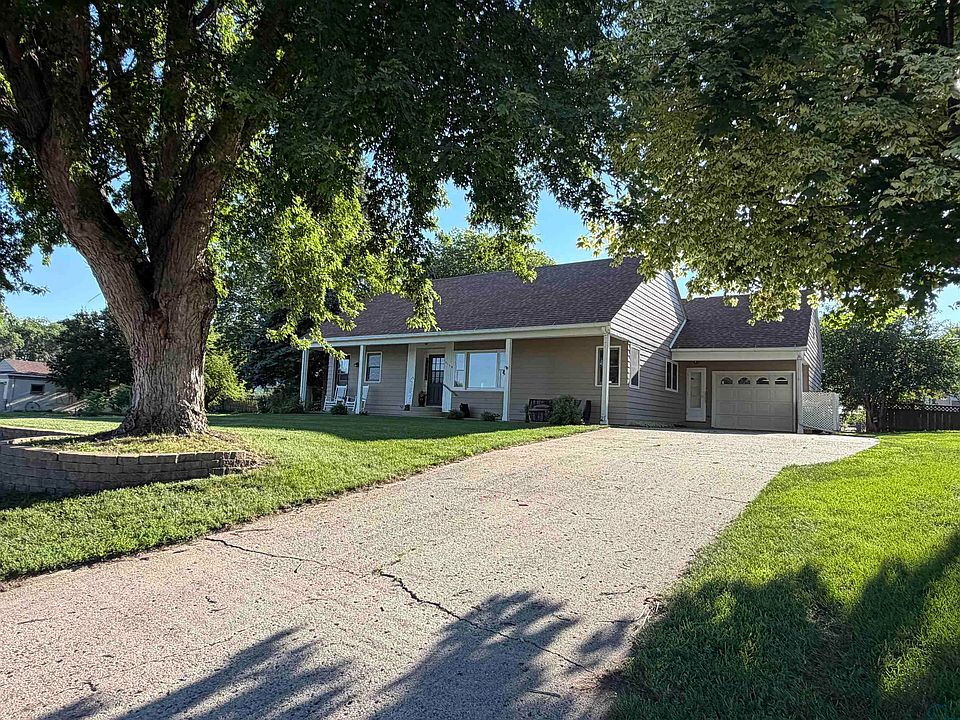 1st image of 1115 Falcon Dr