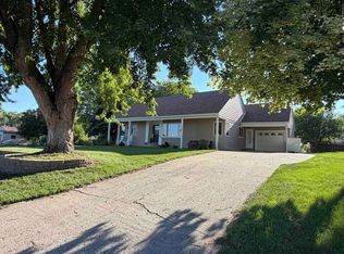 1115 Falcon Dr, Hawarden, IA 51023