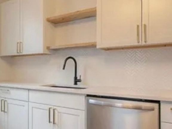 2nd image of 3659 Paxton Ave #1