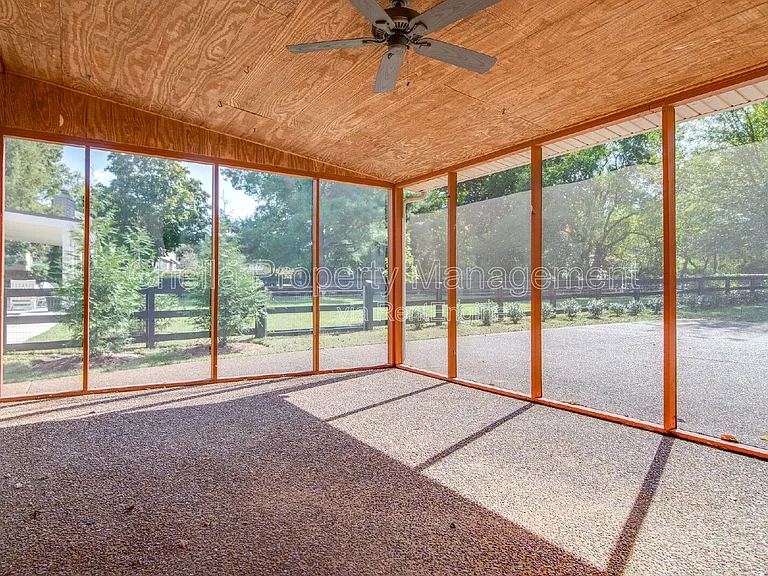 2615 Habersham Ave — Photo 28