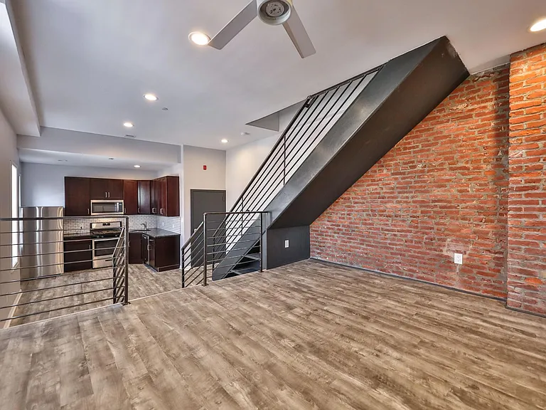 400 W Penn St #2 — Photo 32