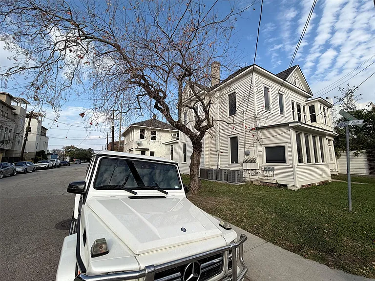 318 Hyde Park Blvd #A — Photo 29